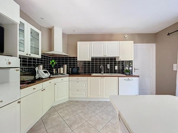 Grande maison lumineuse - 4 chambres de 144 m² à LAVEYRON