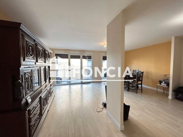 Location Appartement 3 pièces 78.52 m² - 68 RUE DE LA REPUBLIQUE Le Petit-quevilly 76140