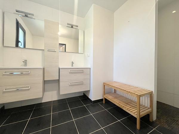 Maison à vendre à Ploeren 99 m² plain-pied 3 chambres bus commerces garage