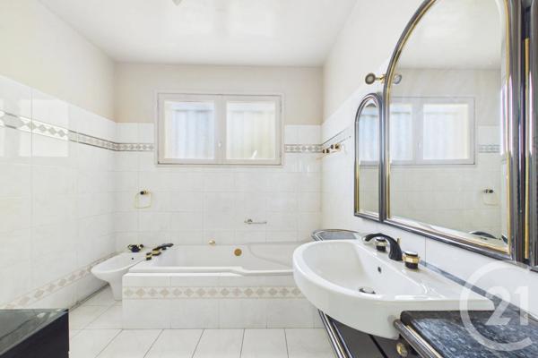 Appartement F5 à vendre  5 pièces - 154,58 m 2   LE BOUSCAT  - 33