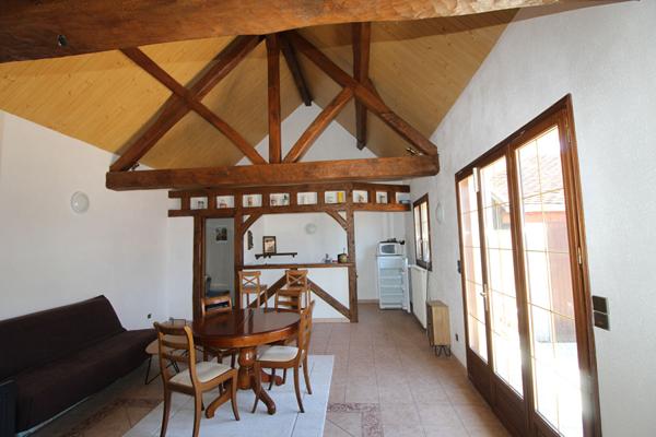 PROPRIETE AVEC PISCINE ET DEPENDANCES