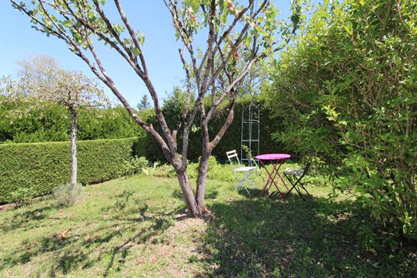 PROPRIETE AVEC PISCINE ET DEPENDANCES