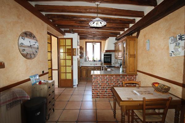 PROPRIETE AVEC PISCINE ET DEPENDANCES