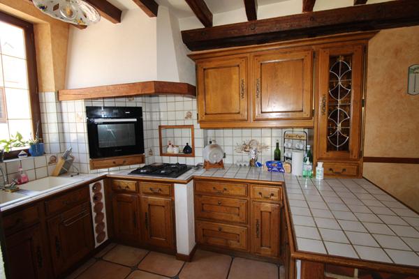 PROPRIETE AVEC PISCINE ET DEPENDANCES