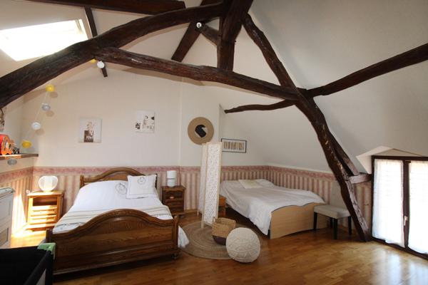 PROPRIETE AVEC PISCINE ET DEPENDANCES