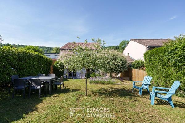 Maison rénovée et son jardin paysager