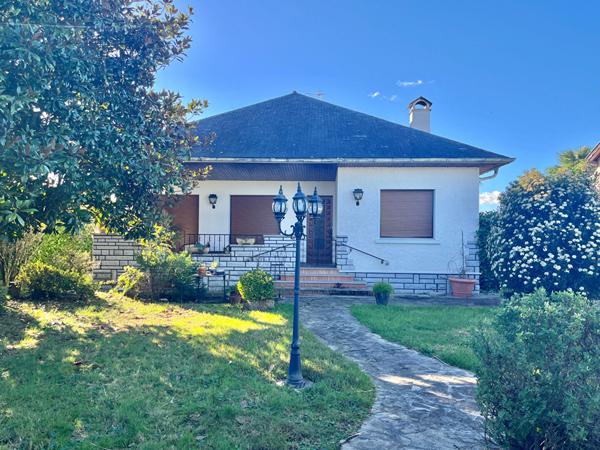 Maison PLAINE DE NAY 5 pièce(s) 120 m2 + 54 m2 combles - Terrain 2013 m2 + dépendance