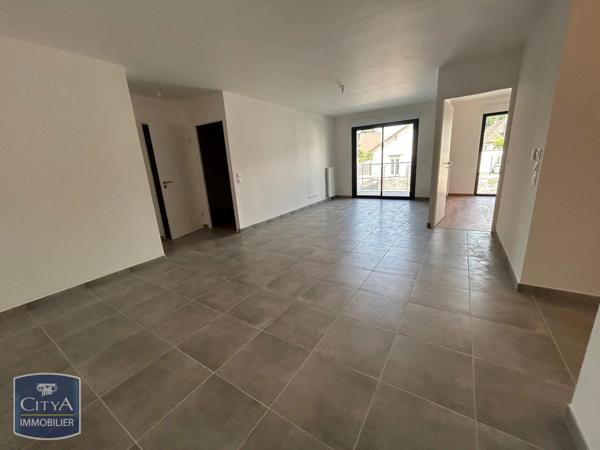 Appartement à louer 3 pièces 74.62m² Vaux-le-Pénil (77000)