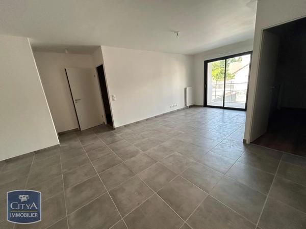 Appartement à louer 3 pièces 74.62m² Vaux-le-Pénil (77000)