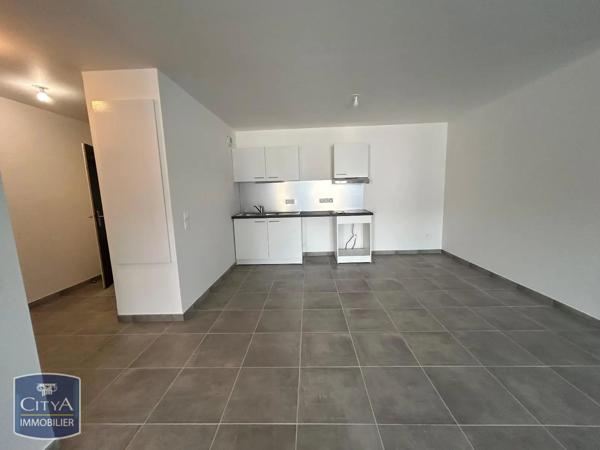Appartement à louer 3 pièces 74.62m² Vaux-le-Pénil (77000)