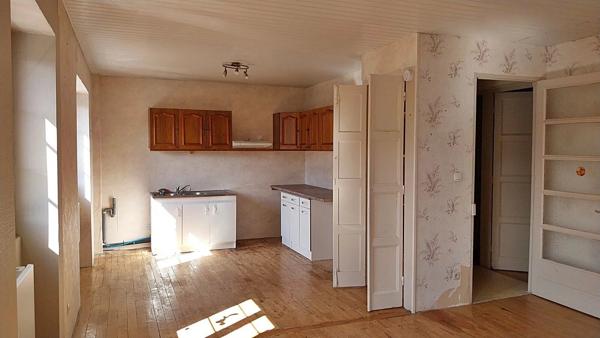 Vente                                                      Appartement
                        
                     3 pièces                      67 m2                     à Raon-l'Étape