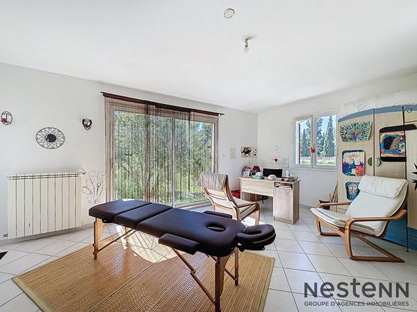 Villa Trets 6 pièce(s) 175 m2 sur 10000 m2 de terrain avec chambre en rdc