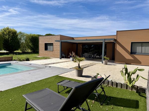 Sainte-Livrade-sur-Lot (47110) Sur les hauteurs, proche Villeneuve sur lot, Superbe villa de plain-pied de 2018 avec piscine