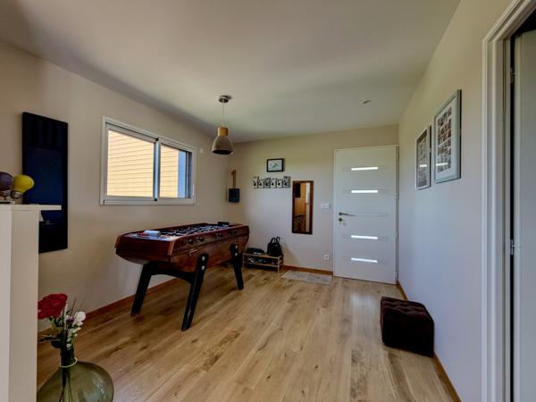 Sainte-Livrade-sur-Lot (47110) Sur les hauteurs, proche Villeneuve sur lot, Superbe villa de plain-pied de 2018 avec piscine