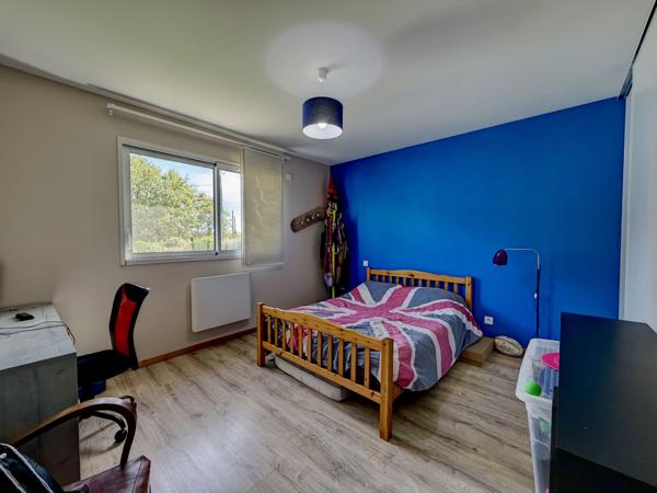 Sainte-Livrade-sur-Lot (47110) Sur les hauteurs, proche Villeneuve sur lot, Superbe villa de plain-pied de 2018 avec piscine