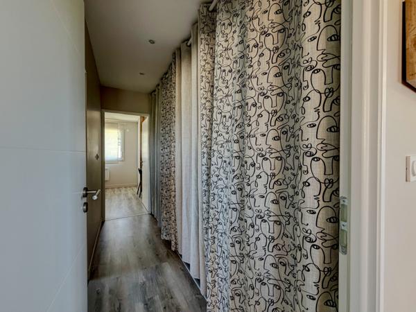 Sainte-Livrade-sur-Lot (47110) Sur les hauteurs, proche Villeneuve sur lot, Superbe villa de plain-pied de 2018 avec piscine