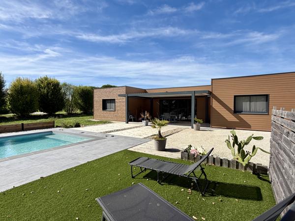 Sainte-Livrade-sur-Lot (47110) Sur les hauteurs, proche Villeneuve sur lot, Superbe villa de plain-pied de 2018 avec piscine