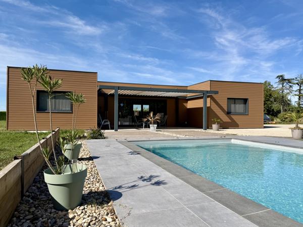 Sainte-Livrade-sur-Lot (47110) Sur les hauteurs, proche Villeneuve sur lot, Superbe villa de plain-pied de 2018 avec piscine