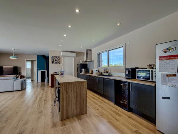 Sainte-Livrade-sur-Lot (47110) Sur les hauteurs, proche Villeneuve sur lot, Superbe villa de plain-pied de 2018 avec piscine