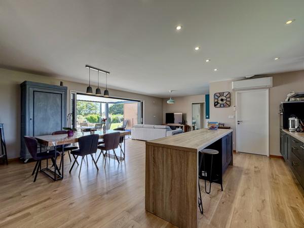 Sainte-Livrade-sur-Lot (47110) Sur les hauteurs, proche Villeneuve sur lot, Superbe villa de plain-pied de 2018 avec piscine