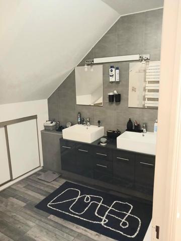 Maison à BONDY, 93140 - 7 pièces 184m²