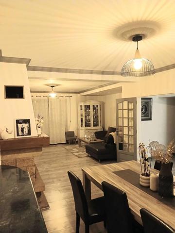 Maison à BONDY, 93140 - 7 pièces 184m²