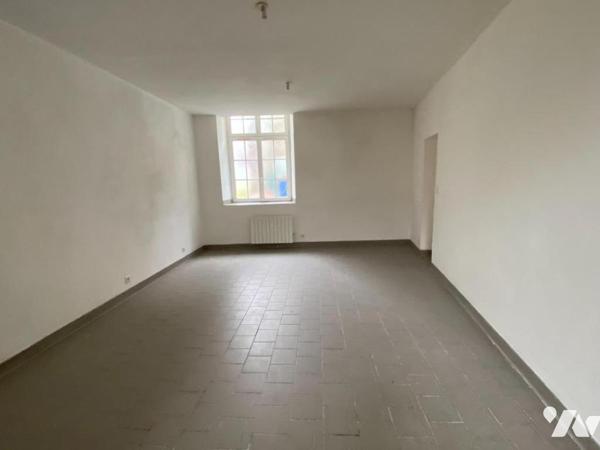 A VENDRE - IMMEUBLE DE RAPPORT - ST HILAIRE DU MAINE