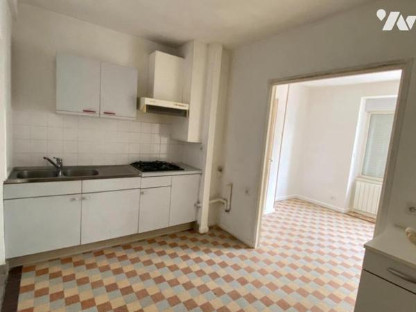 A VENDRE - IMMEUBLE DE RAPPORT - ST HILAIRE DU MAINE