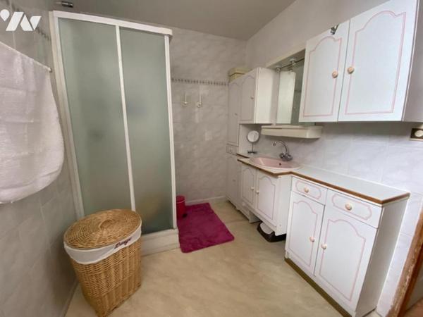 A VENDRE - IMMEUBLE DE RAPPORT - ST HILAIRE DU MAINE