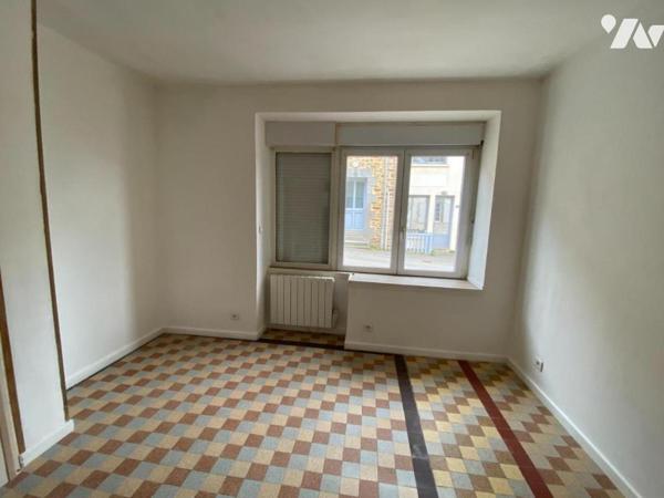 A VENDRE - IMMEUBLE DE RAPPORT - ST HILAIRE DU MAINE