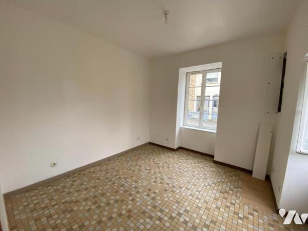 A VENDRE - IMMEUBLE DE RAPPORT - ST HILAIRE DU MAINE