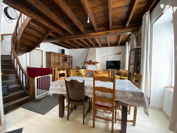 A VENDRE - IMMEUBLE DE RAPPORT - ST HILAIRE DU MAINE