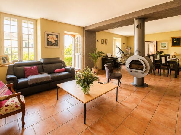 Maison
         6 pièces
        - 151 m² 294 000 € *