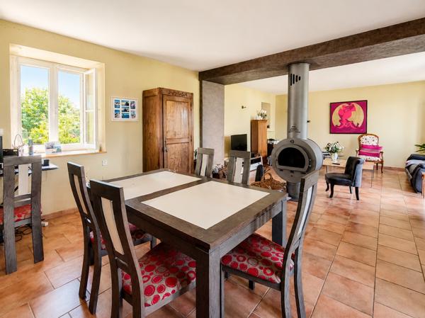 Maison
         6 pièces
        - 151 m² 294 000 € *