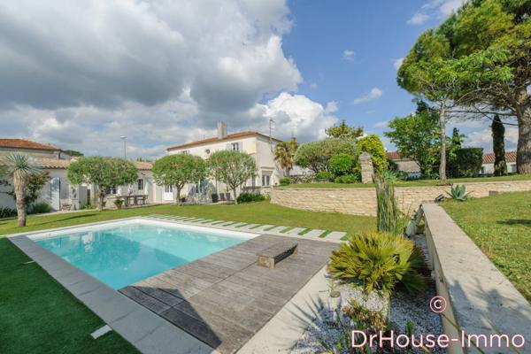 Maison à vendre 10 pièces de 250 m²