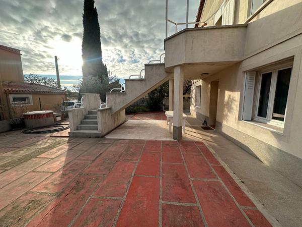 Villa 6 pièces-Saint Mitres Les Remparts