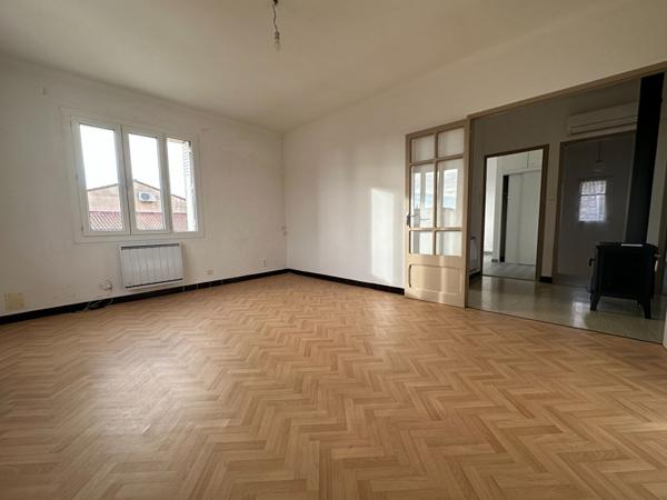 Villa 6 pièces-Saint Mitres Les Remparts