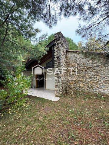 Maison avec garage et jardin proche village