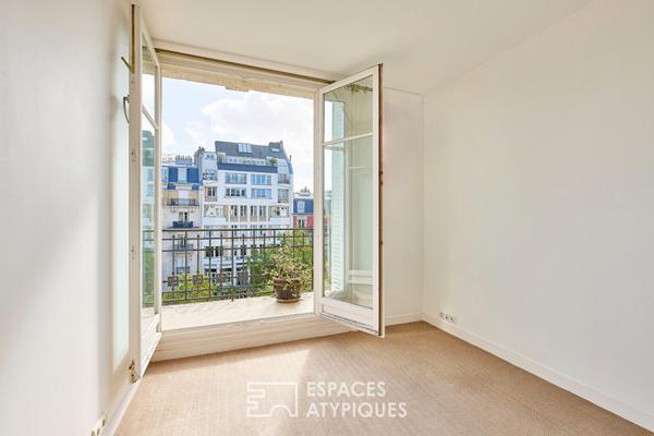 Haussmannien traversant en étage élevé avec balcons et vue proche Village d’Auteuil