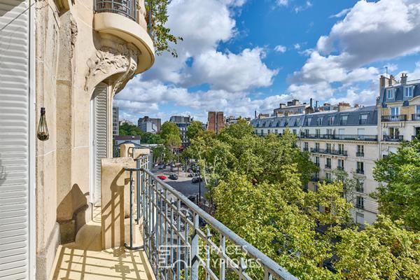 Haussmannien traversant en étage élevé avec balcons et vue proche Village d’Auteuil