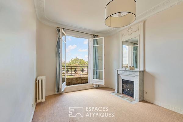 Haussmannien traversant en étage élevé avec balcons et vue proche Village d’Auteuil