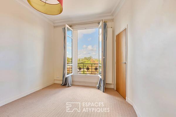 Haussmannien traversant en étage élevé avec balcons et vue proche Village d’Auteuil