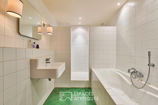 Haussmannien traversant en étage élevé avec balcons et vue proche Village d’Auteuil