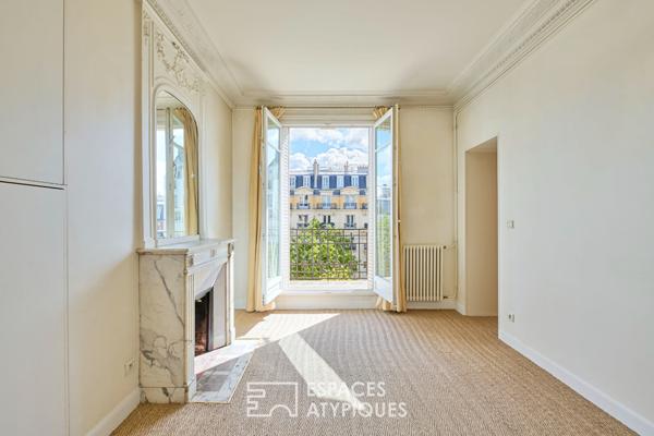 Haussmannien traversant en étage élevé avec balcons et vue proche Village d’Auteuil