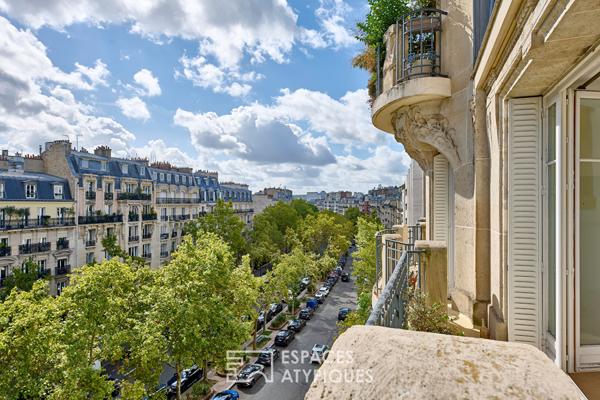 Haussmannien traversant en étage élevé avec balcons et vue – Village d’Auteuil