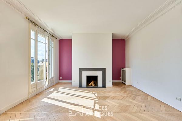 Haussmannien traversant en étage élevé avec balcons et vue proche Village d’Auteuil