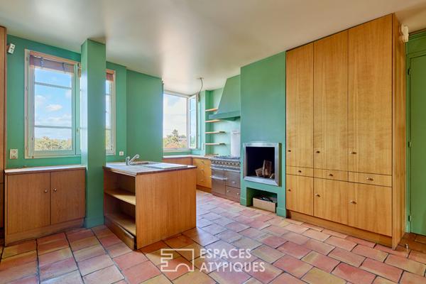 Haussmannien traversant en étage élevé avec balcons et vue proche Village d’Auteuil