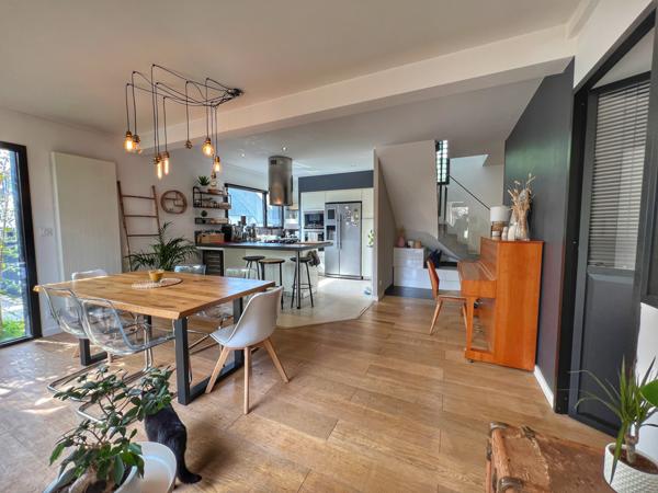 Melesse (35520) Maison contemporaine dans le centre de Melesse