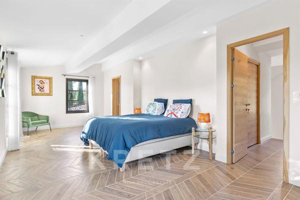 LE THOLONET_ VILLA D'EXCEPTION DE 300 M2, 5 CHAMBRES AU PIED DE LA SAINTE-VICTOIRE