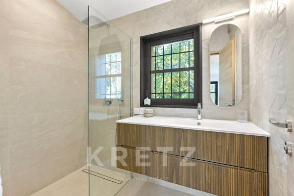 LE THOLONET_ VILLA D'EXCEPTION DE 300 M2, 5 CHAMBRES AU PIED DE LA SAINTE-VICTOIRE
